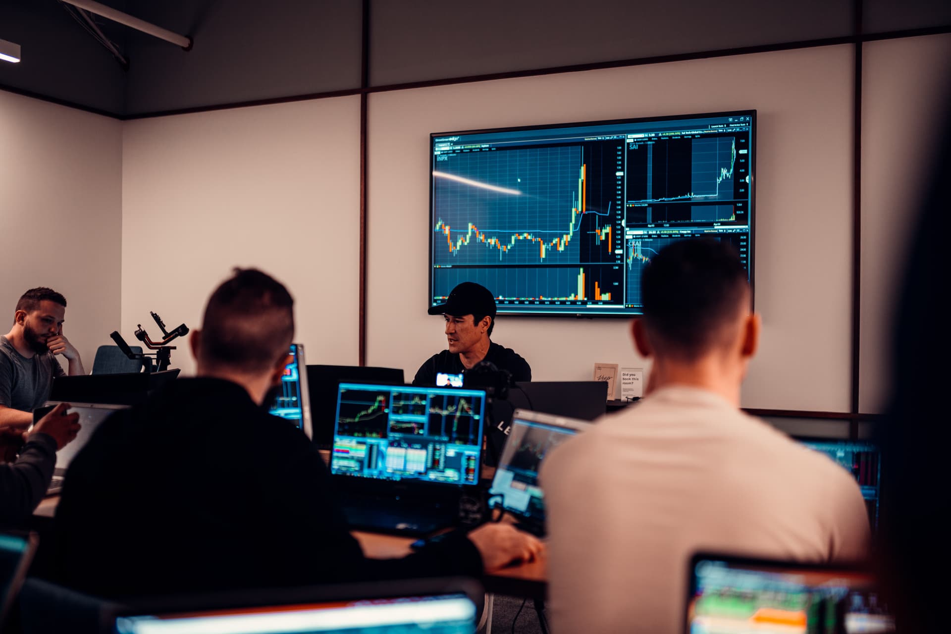 Roland teaching live in the trading room